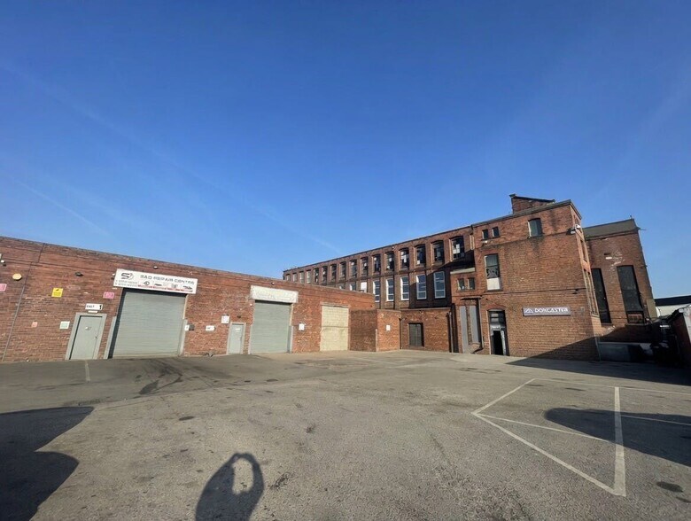 Wharf Rd, Doncaster for lease - Building Photo - Image 2 of 8