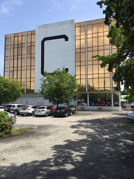 800 E Broward Blvd, Fort Lauderdale, FL for sale - Building Photo - Image 2 of 10