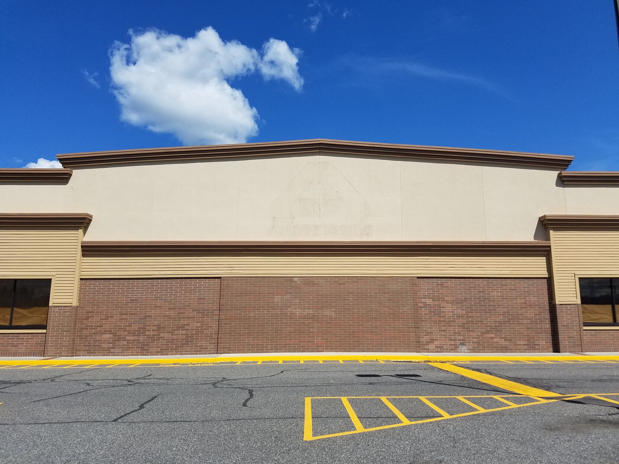 1231012426 N Division St, Spokane, WA 99218 Wandermere Mall