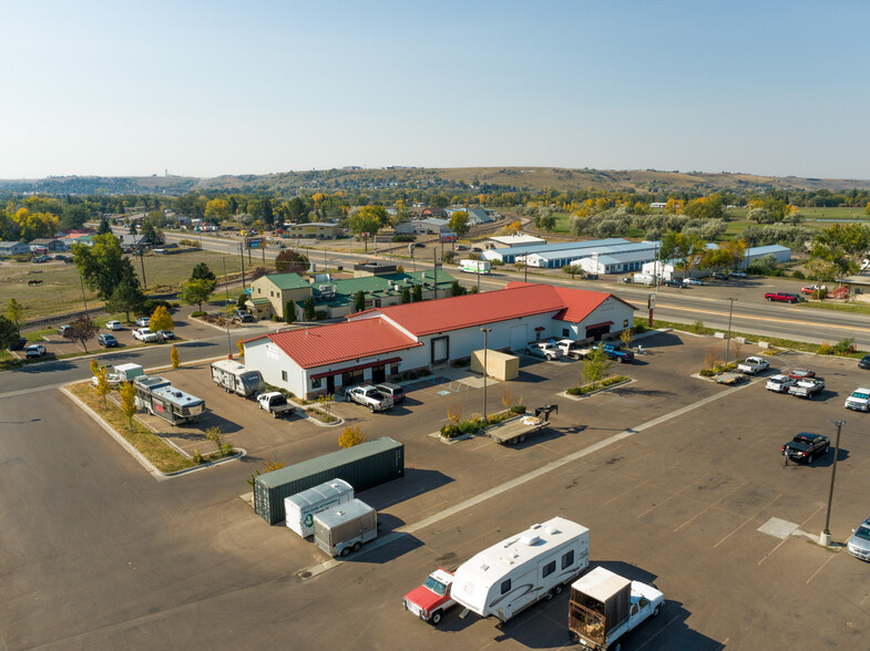 748 Crescent Cir, Great Falls, MT for sale - Primary Photo - Image 1 of 38