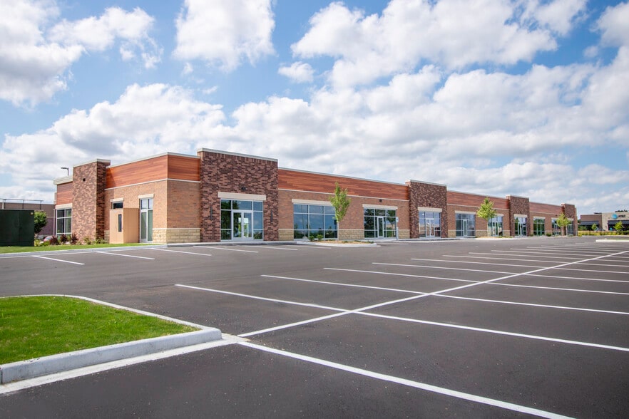 350 Discovery Dr, Brookfield, WI for lease - Building Photo - Image 1 of 9