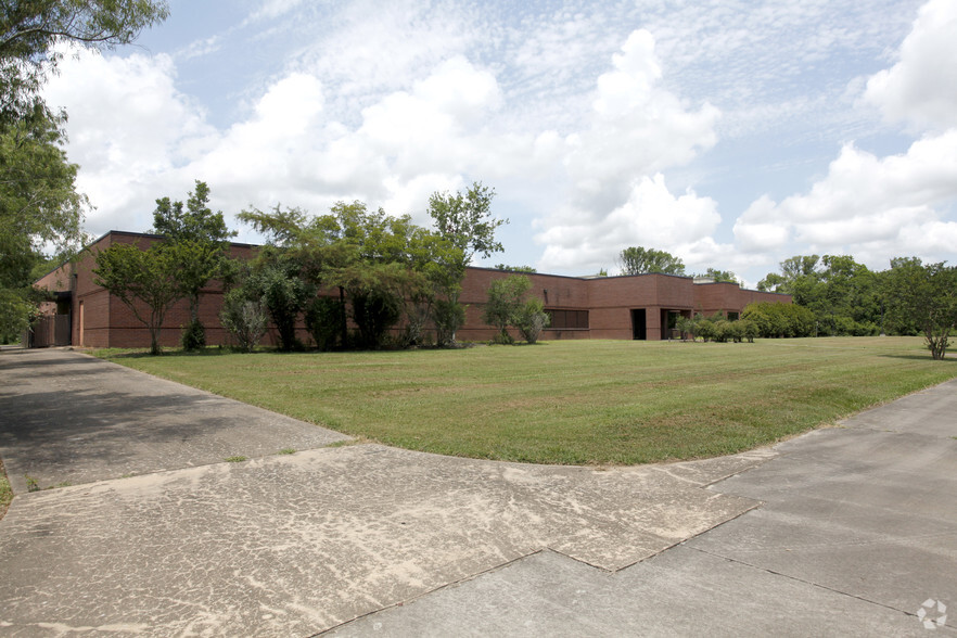 4023 Technology Dr, Angleton, TX for lease - Primary Photo - Image 2 of 5