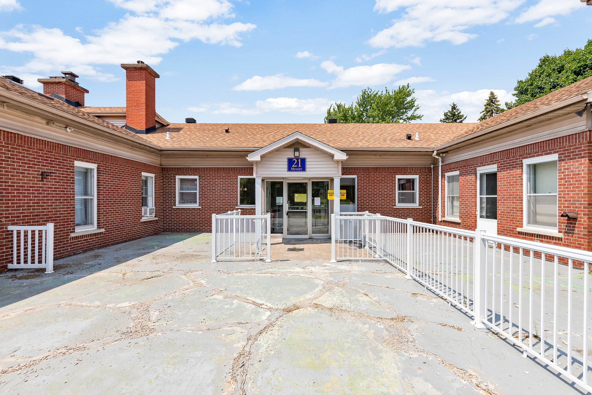 21 Rue Messier, Mont-saint-hilaire, QC for sale Building Photo- Image 1 of 79