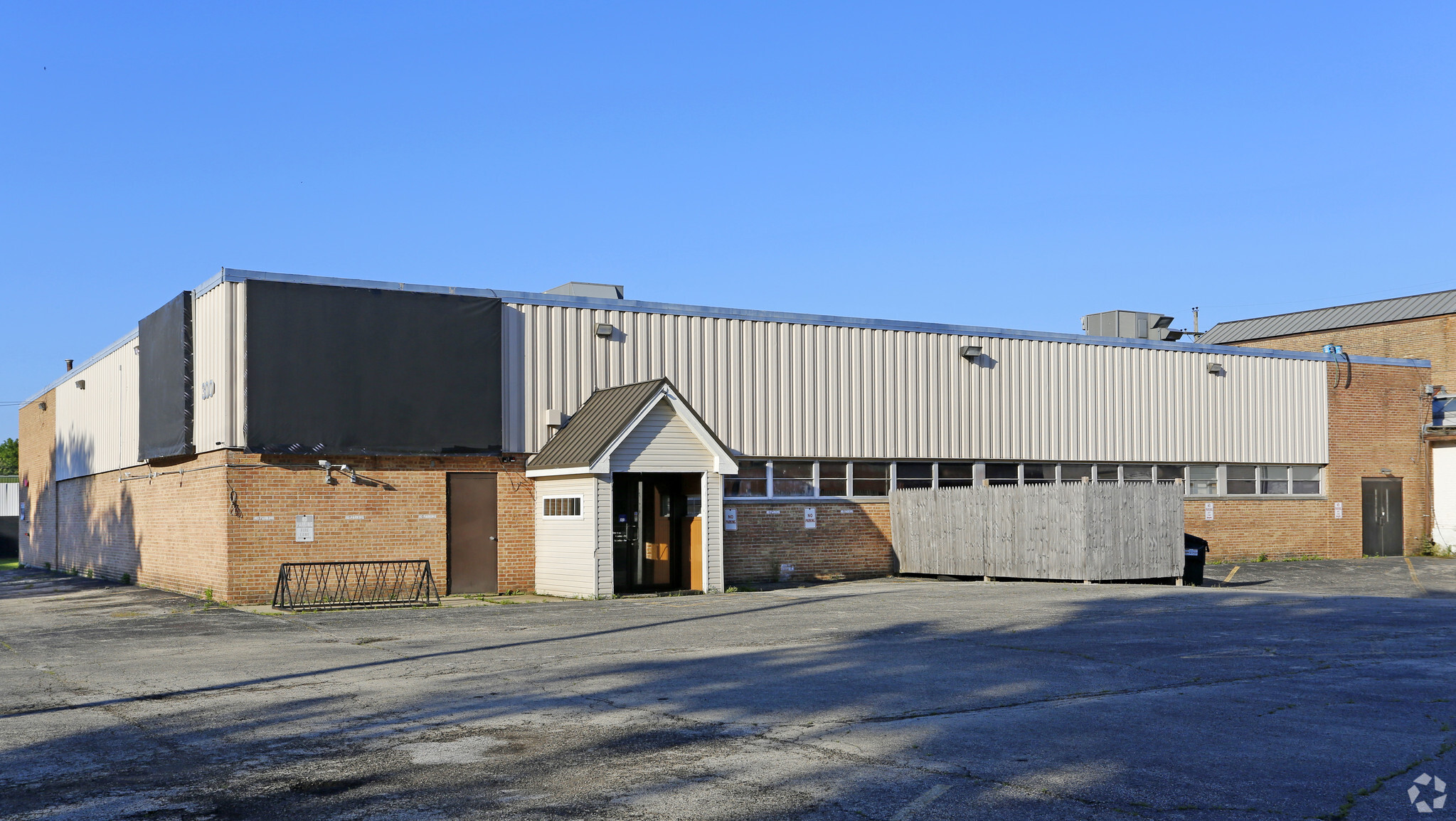 300 N Highland Ave, Aurora, IL for lease Building Photo- Image 1 of 5