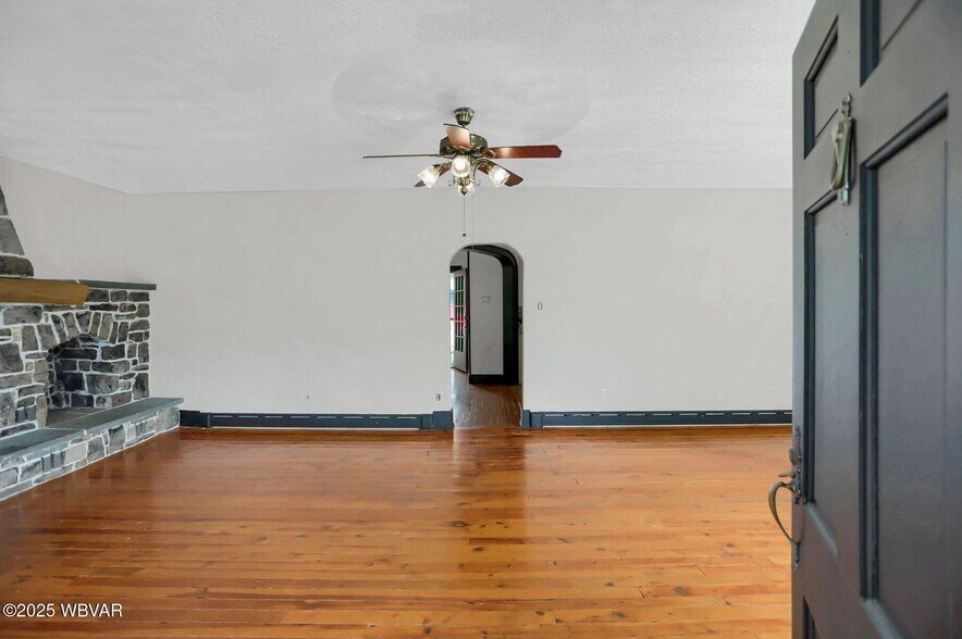 749 Mahoning St, Milton, PA for sale - Building Photo - Image 3 of 15