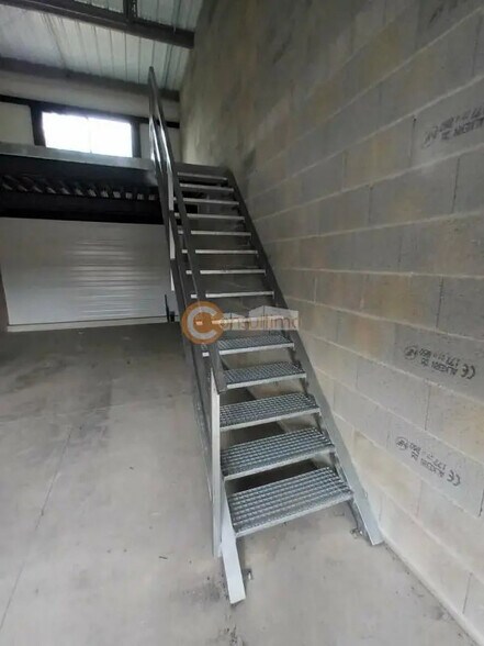 Flex in Audenge for lease - Building Photo - Image 2 of 21