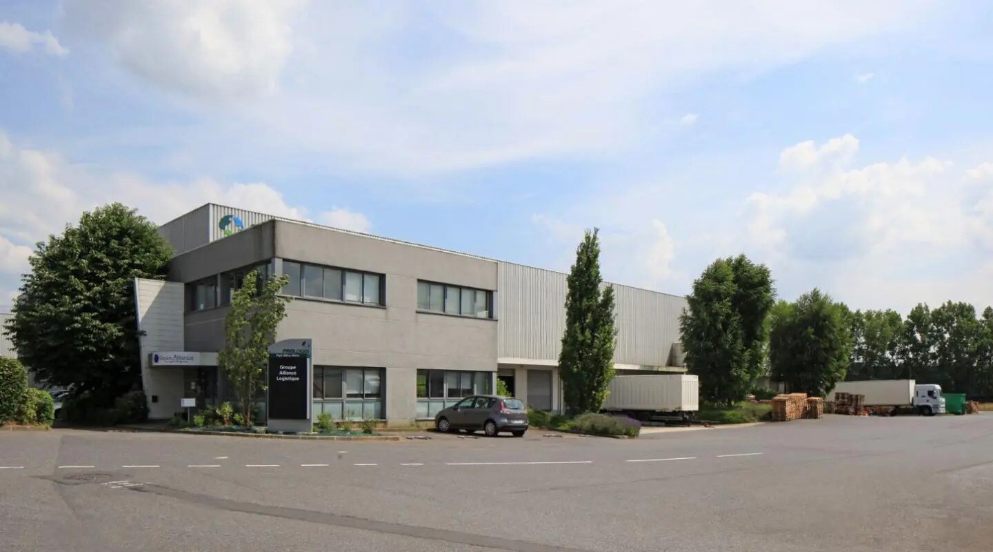 Office in Compans for lease Building Photo- Image 1 of 2