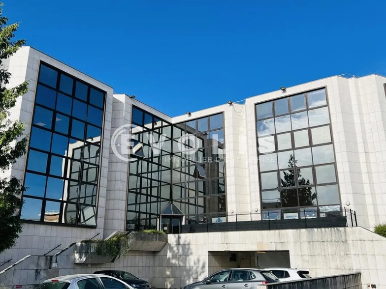 Office in Lognes for lease - Building Photo - Image 2 of 9