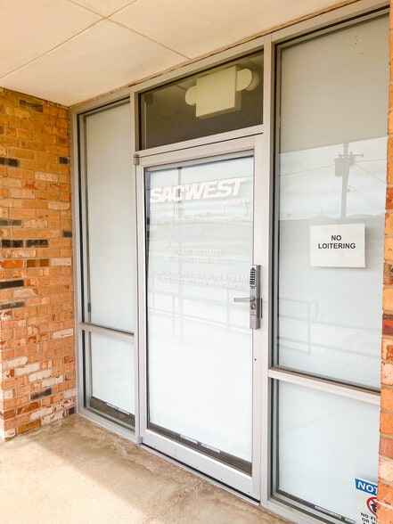 711 E 3rd St, Big Spring, TX for lease - Building Photo - Image 2 of 13