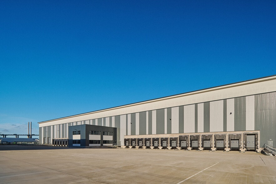 Clipper Blvd, Dartford for lease - Building Photo - Image 2 of 4