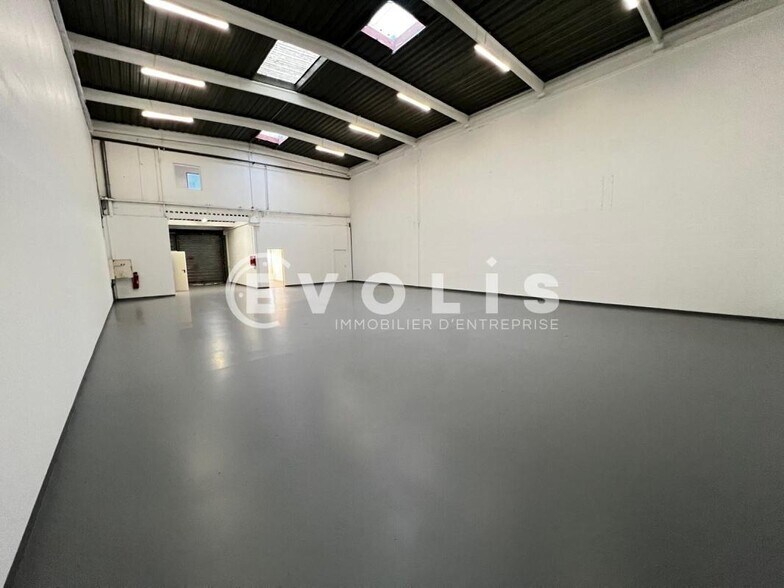 Flex in Bondoufle for lease - Building Photo - Image 2 of 13
