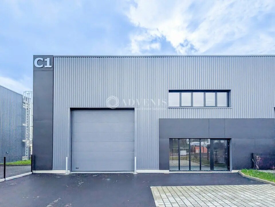 Flex in Miniac-Morvan for lease Building Photo- Image 1 of 8