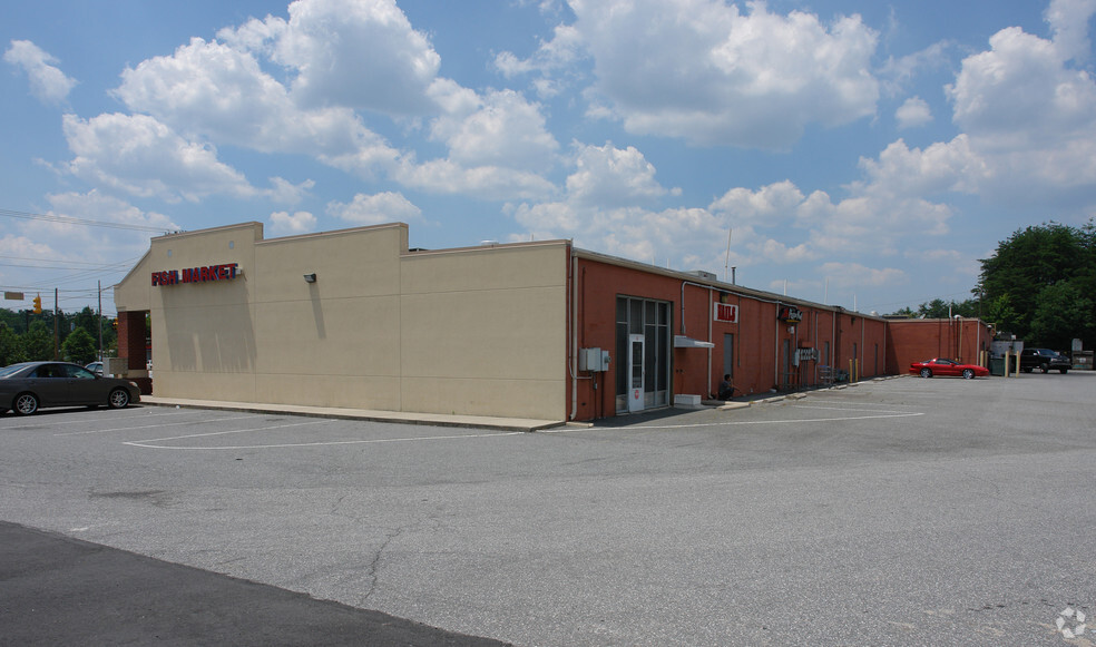 2900 N Main St, High Point, NC for lease - Building Photo - Image 3 of 3