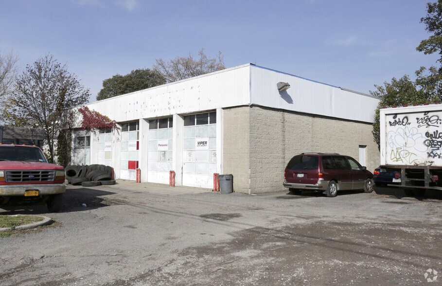 228 Hempstead Tpke, West Hempstead, NY for sale - Primary Photo - Image 1 of 1