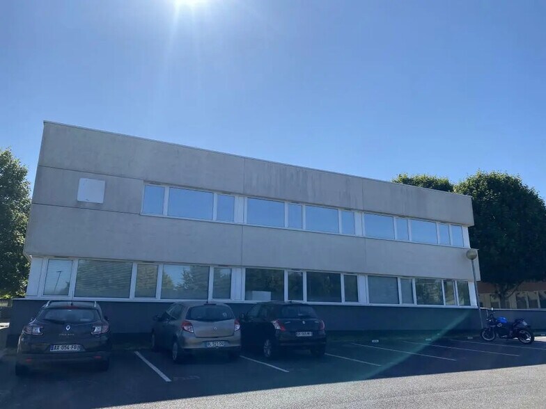 Office in Bruz for lease - Building Photo - Image 2 of 7