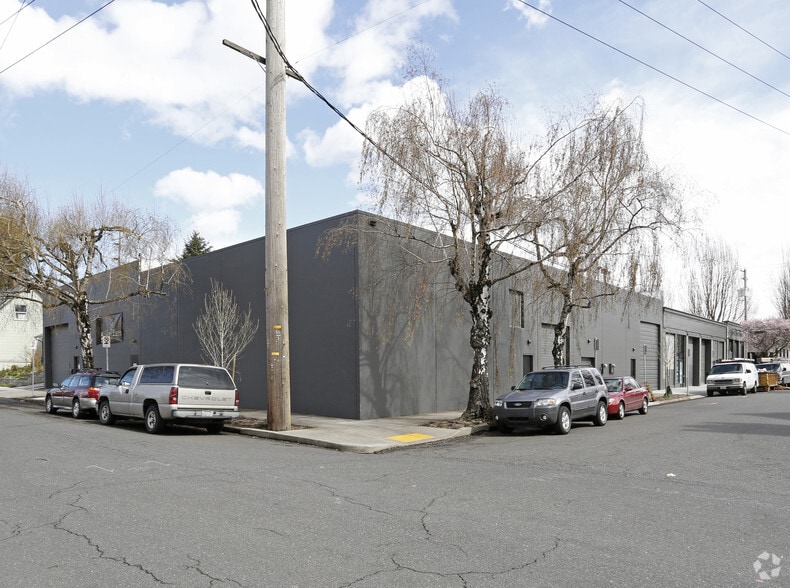 1805 NE 2nd Ave, Portland, OR for lease - Building Photo - Image 2 of 5
