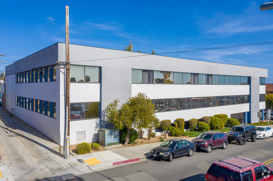 1010 Turquoise St, San Diego, CA for lease - Building Photo - Image 3 of 4