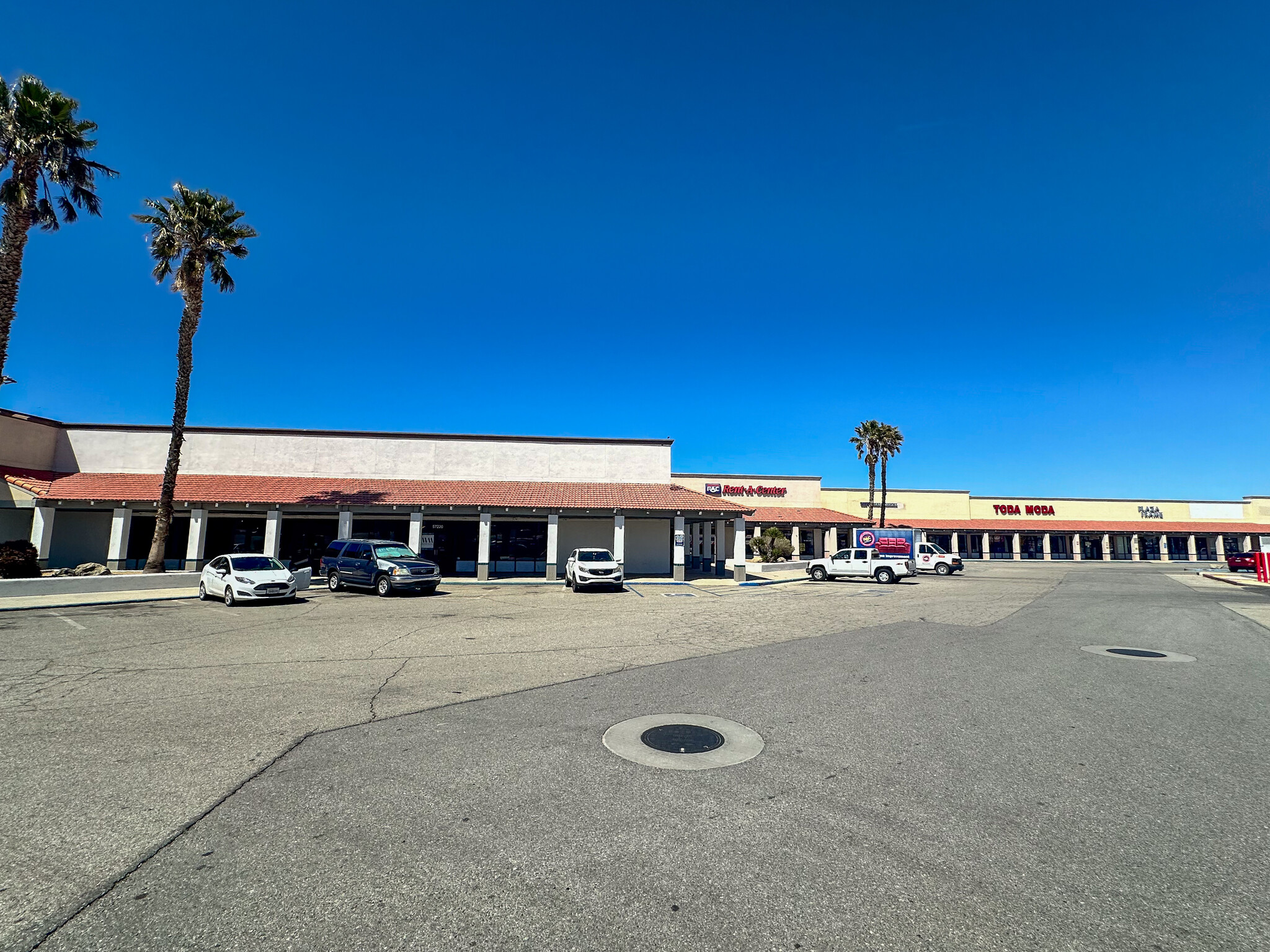 57200-57274 29 Palms Hwy, Yucca Valley, CA for lease Building Photo- Image 1 of 12