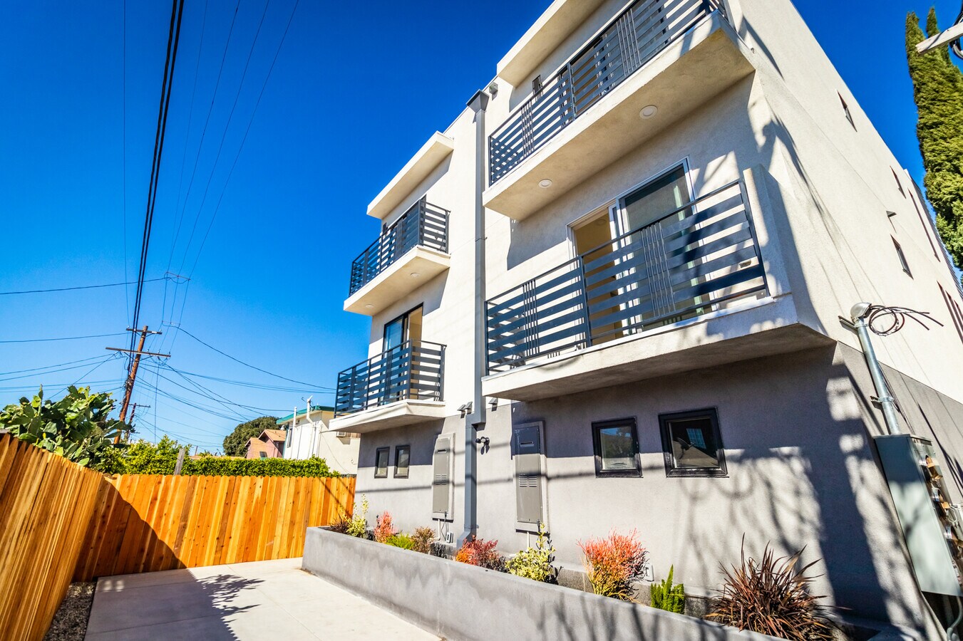 5424 Smiley Dr, Los Angeles, CA 90016