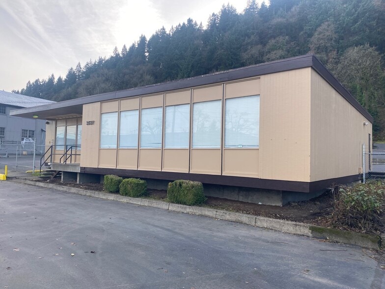 3537 NW St Helens Rd, Portland, OR for lease - Building Photo - Image 2 of 15