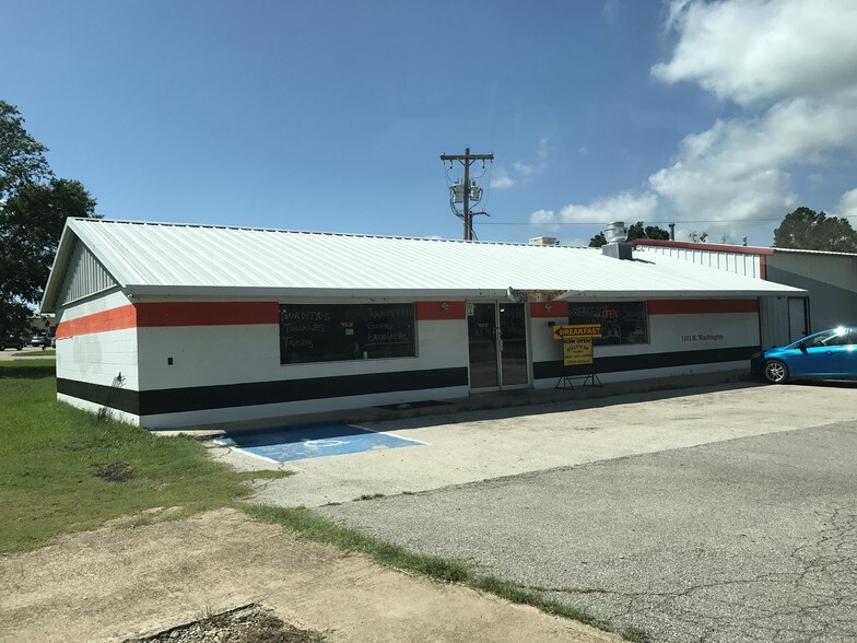 1001 N Washington St, Pilot Point, TX for sale - Building Photo - Image 1 of 1