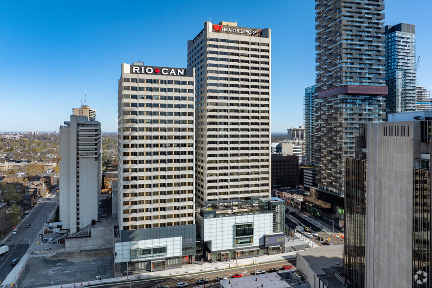 2300 Yonge St, Toronto, ON for lease - Building Photo - Image 1 of 33