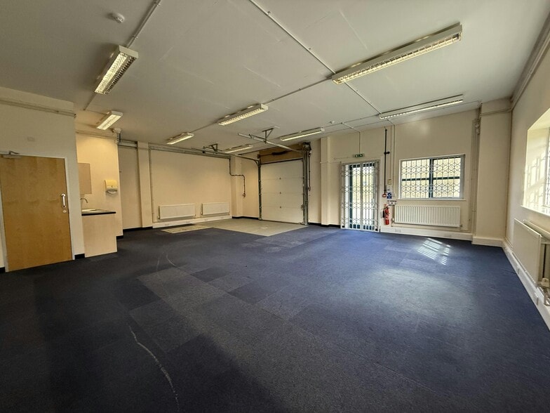 Penner Rd, Havant for lease - Interior Photo - Image 2 of 12