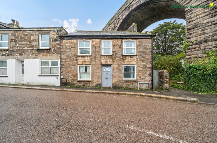 1 Trewirgie Rd, Redruth for lease Primary Photo- Image 1 of 6