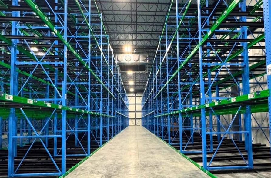 943 Blue Ribbon Cir N, Oconomowoc, WI for lease - Interior Photo - Image 2 of 5