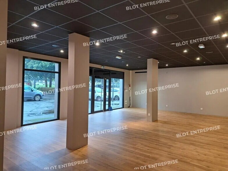 Office in Fougères for sale - Interior Photo - Image 3 of 7