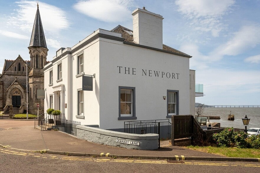 Newport Inn, Restaurant, and Gallery portfolio of 2 properties for sale on LoopNet.com - Building Photo - Image 1 of 18