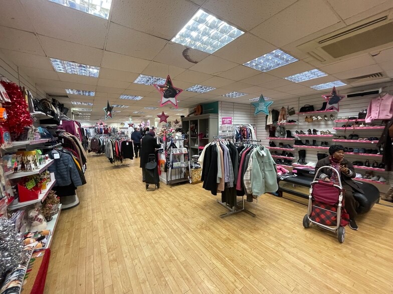 26-27 High St, Maidstone for lease - Interior Photo - Image 2 of 7