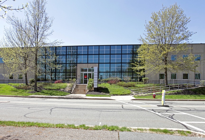 450 Clark Dr, Mount Olive, NJ for lease - Building Photo - Image 1 of 5