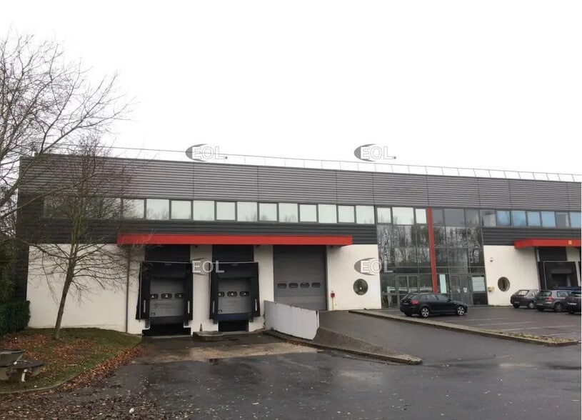 Industrial in Saint-Thibault-des-Vignes for lease - Building Photo - Image 3 of 3