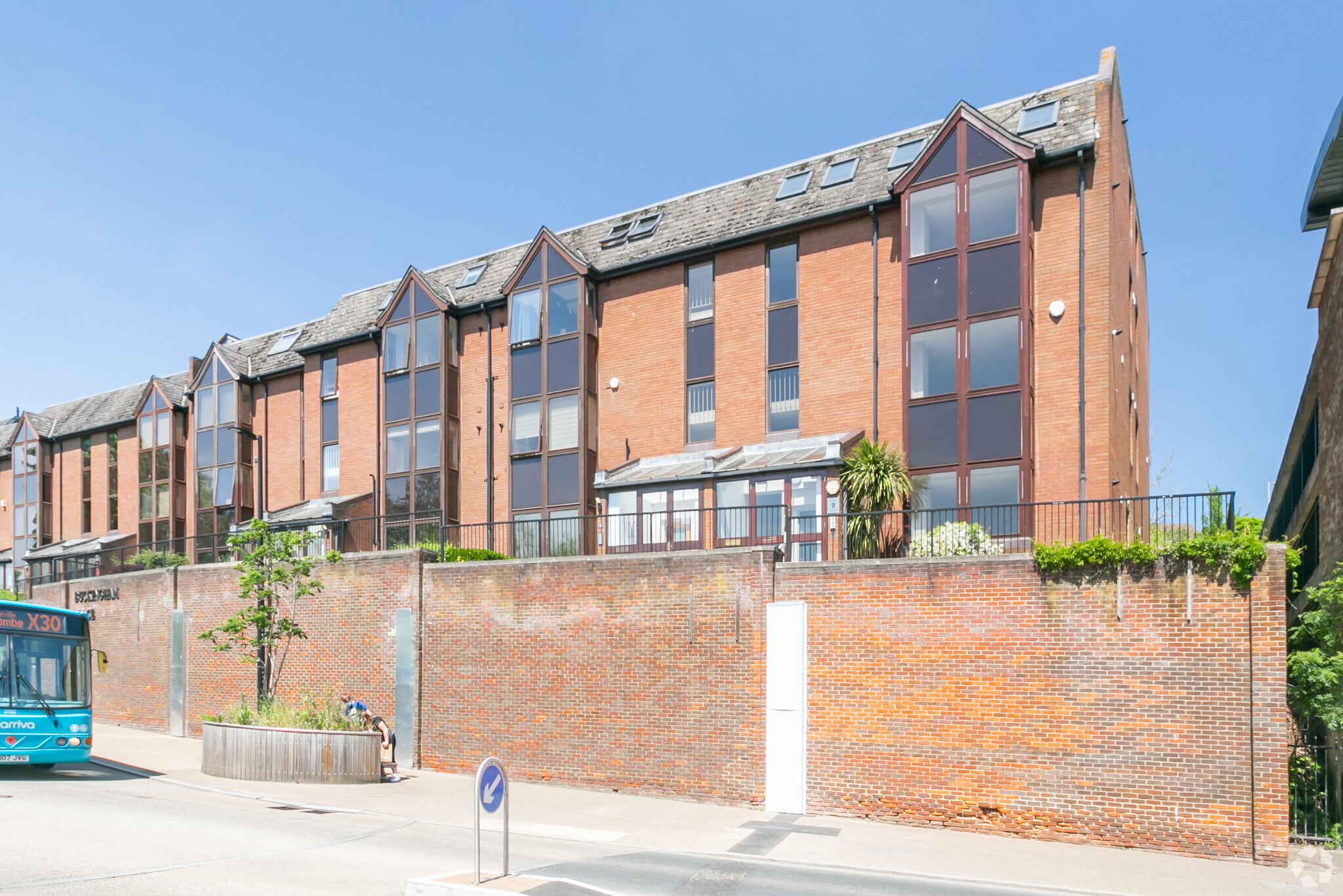 Bellfield Rd, High Wycombe for sale Primary Photo- Image 1 of 1