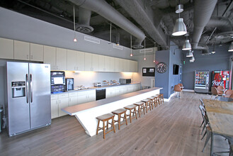 1055 E Colorado Blvd, Pasadena, CA for lease Interior Photo- Image 2 of 6