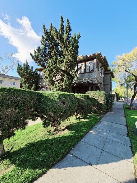 325 S Los Robles Ave, Pasadena, CA for sale - Building Photo - Image 3 of 6