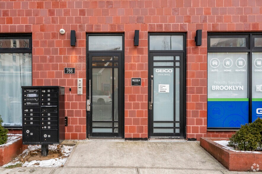 766 Lafayette Ave, Brooklyn, NY for lease - Building Photo - Image 3 of 4