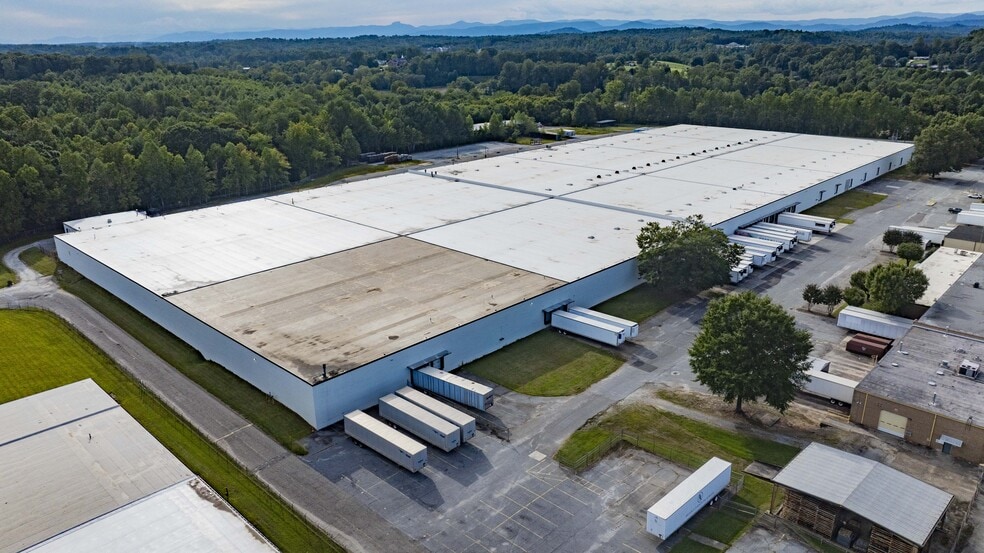 840 SW Complex St, Lenoir, NC for lease - Building Photo - Image 2 of 9