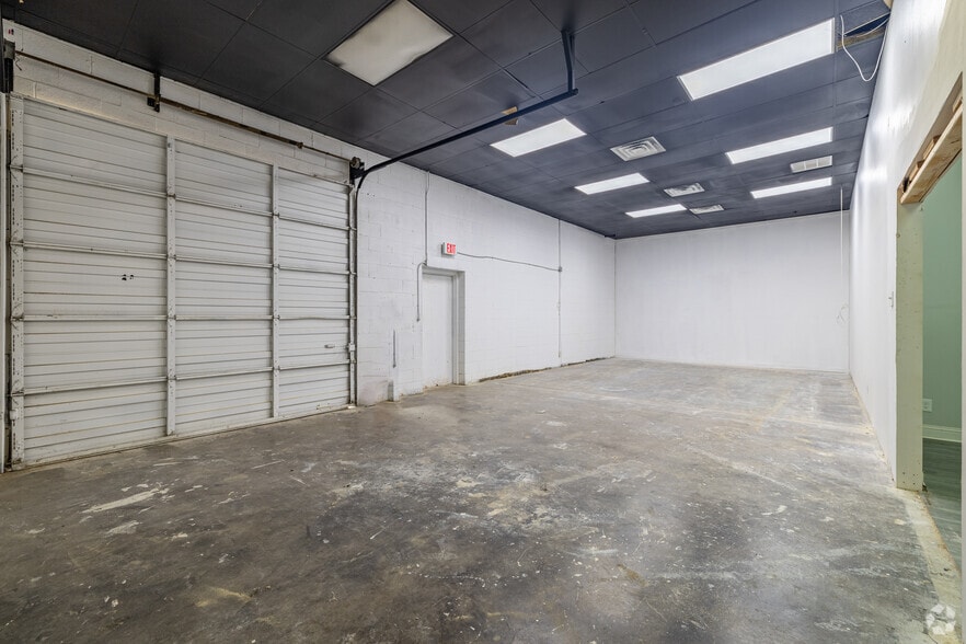 1350 Manufacturing St, Dallas, TX for lease - Interior Photo - Image 3 of 10