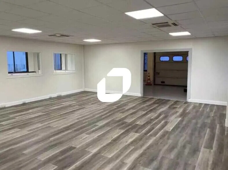 Office in Villebon-sur-Yvette for lease - Interior Photo - Image 3 of 9