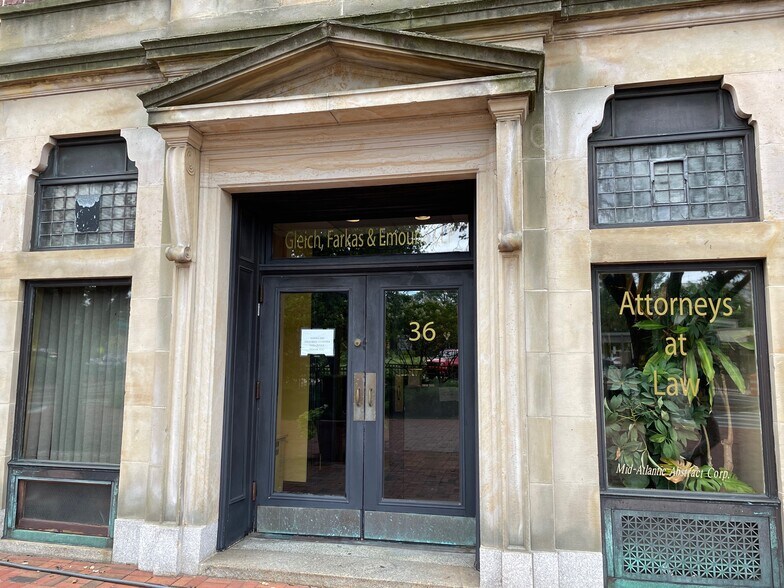 8 Barstow Rd, Great Neck, NY for sale - Building Photo - Image 1 of 1