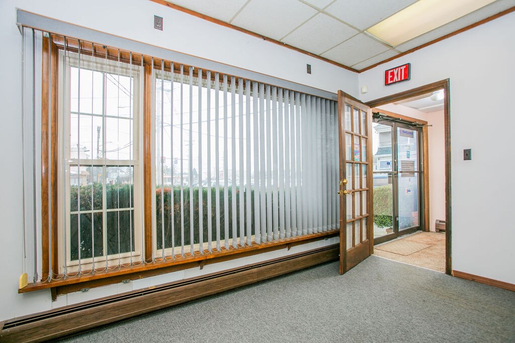 597 Dartmouth St, Dartmouth, MA 02748 Office for Sale