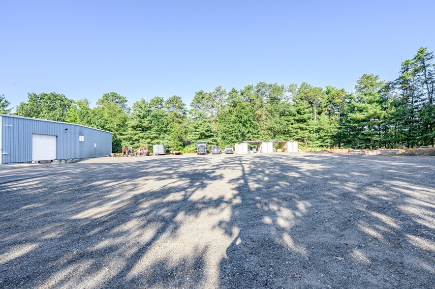 184 Falcon Dr, Westfield, MA for lease - Building Photo - Image 2 of 7