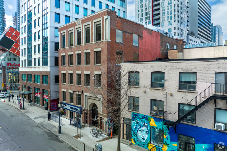 160 John St, Toronto, ON for lease - Building Photo - Image 2 of 5