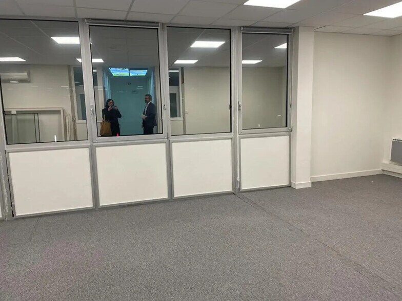 Office in Brest for lease - Building Photo - Image 3 of 4