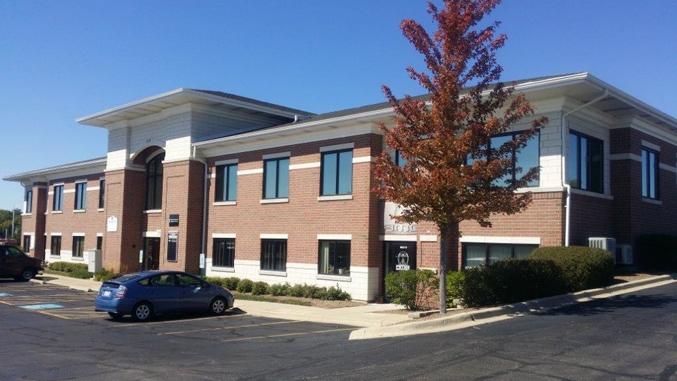 1601 E Main St, Saint Charles, IL for lease - Building Photo - Image 1 of 10