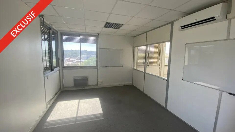 Office in Aix-en-Provence for lease - Interior Photo - Image 2 of 6