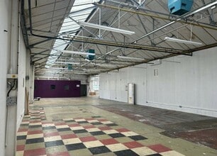 Eastern Av, Dunstable for lease Interior Photo- Image 2 of 2