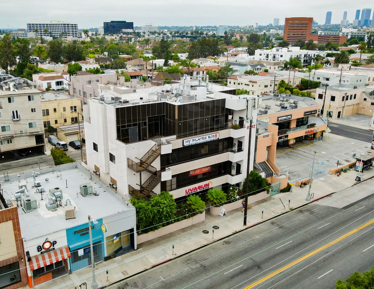 8242 W 3rd St, Los Angeles, CA for lease - Building Photo - Image 1 of 14